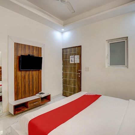 Oyo 78981 The Diamond Nest Noida Exterior foto